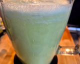 Foto del paso 4 de la receta: Zumo energético de piña, apio, limón y brotes de espinacas