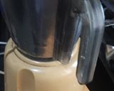 A picture of step 4 of Muskmelon almond milk shake.