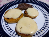 Calabaza con queso y bife a la sartén para bebés