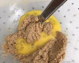 A picture of step 3 of Subway chewy chocolate chip cookies.