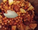Foto del paso 5 de la receta: Guiso de garbanzos con huevos duros