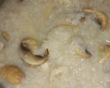 รูปขั้นตอนการทำที่ 6 ของ โจ๊กอกไก่ใส่เห็ดกระดุม (Chicken Breast and Button Mushroom Congee)