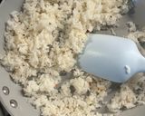 A picture of step 5 of Garlic rice with lemongrass pork and fried egg.