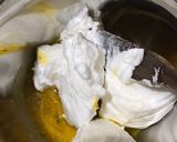 Foto langkah ke 2 dari resep Egg Souffle.