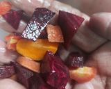 A picture of step 1 of Carrot tomato beetroot soup.