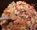Une image de l'étape 4 de Lentilles vertes aux lardons et aux légumes.