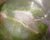 Gambar langkah 2 resipi Masak Lemak Tempoyak Bersama Daun Bayam.