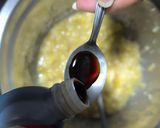 Foto del paso 2 de la receta: Panqueques 🥞 de harina de avena con plátano 🍌 con pasas 🍇 y algarrobina 🍯