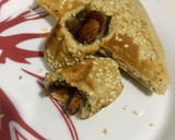 A picture of step 2 of Dates biscuit.