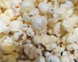 Foto langkah ke 3 dari resep Pop Corn simple.