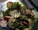 Фото кроку 5 до Салат с редисом и огурцом с кунжутом.