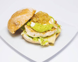 Foto del paso 5 de la receta: Hamburguesa de pollo con guacamole