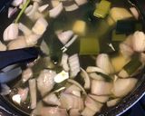 Une image de l'étape 1 de Potage poireaux et pommes de terre au curry.