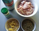 A picture of step 1 of Herbal Chicken aka kacangma koi ciu.
