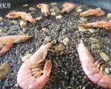 Foto del paso 11 de la receta: Arroz negro con potón y gambones