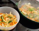 Foto del paso 4 de la receta: Plumas integrales con verduras a la soja y almendras