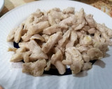 Foto del paso 2 de la receta: Ensalada templada de pollo y piña con dúo de salsas