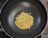 A picture of step 1 of Murmura Chivda.