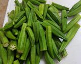 A picture of step 1 of Bhindi gosht salan (Lady finger, Okra).