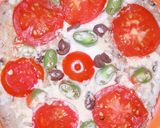 صورة لخطوة 3 من وصفة بيتزا بالعيش 😁🍕❤️
