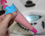 Foto del paso 3 de la receta: Polos de fresa y yogur