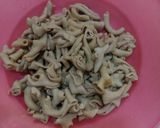 Foto langkah ke 2 dari resep Oseng Jamur Usus.