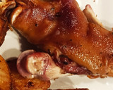 Foto del paso 9 de la receta: Pies de cerdo al horno crujientes 🐷