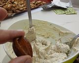 Foto del paso 2 de la receta: Dátiles Rellenos de Queso Crema y Tahini