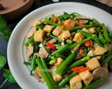 Foto langkah ke 3 dari resep Tumis Bunga Bawang Tahu.
