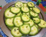A picture of step 1 of Spiny gourd Chips.