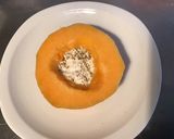Une image de l'étape 5 de Melon charentais au jambon cru, brousse artisanale corse et poivre.