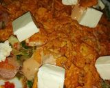 صورة لخطوة 5 من وصفة سلطه بالنقانق والجبنه الكيري والناتشوز (دوريتوس)🥗😋💖