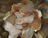 Hình bước làm 1 của món Gà Kho Sả Ớt