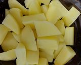 Hình bước làm 1 của món Khoai tây xào tôm