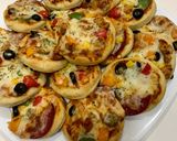 صورة لخطوة 5 من وصفة ميني بيتزا مشكله 🍕🍕