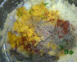 A picture of step 3 of Chana dal bhajiya.