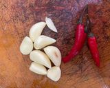Hình bước làm 1 của món Cá cơm kho tiêu