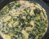 Foto del paso 6 de la receta: Tortilla de espinacas patatas cebolla y ajo