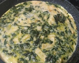 Foto del paso 6 de la receta: Tortilla de espinacas patatas cebolla y ajo