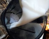 A picture of step 1 of Oreo creamy shake.