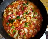 Kolbászos lecsós penne🍅🧄🧀🫑🧅 recept fázis 3 fotója