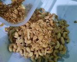 Foto langkah ke 4 dari resep Kacang Mede Bawang.