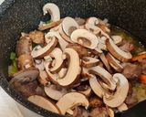 Foto del paso 4 de la receta Ternera guisada con champiñones y zanahorias