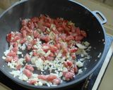 A picture of step 3 of [Single Serving] Stir-Fried Sausage Pasta.