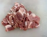 รูปขั้นตอนการทำที่ 1 ของ หมูสามชั้นผัดกะปิ
