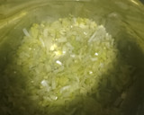 Foto del paso 1 de la receta: Puré de calabacín, puerros y espinacas