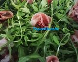 Foto del passaggio 2 della ricetta Cheese cake salata con prosciutto crudo e rucola