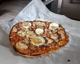 Foto del paso 15 de la receta: Coca salada con escalivada, huevo duro, atún... (con lo que prefieras)