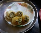 A picture of step 4 of Stuffed aloo.