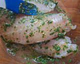 Foto del paso 1 de la receta: Filetes de pescado blanco marinados con cilantro y aceite de oliva